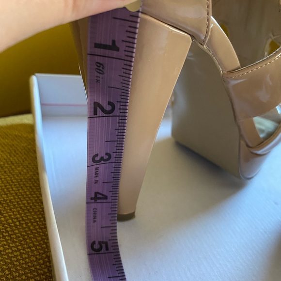 Clearance ❄️ Nude Guess Heels - Picture 5 of 16